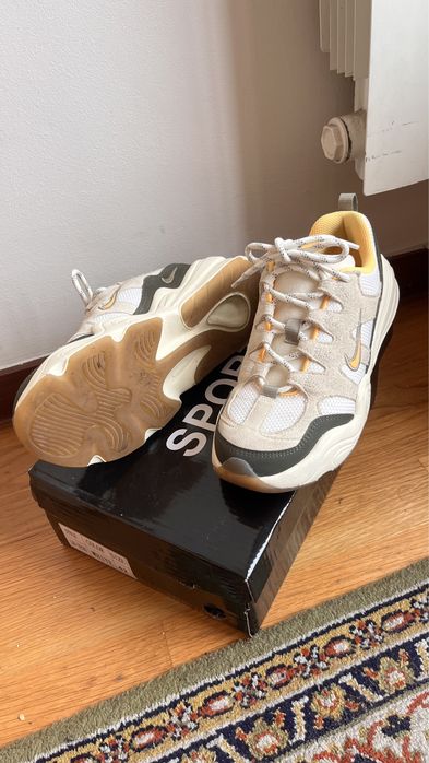 Vendo Nike Tech Hera