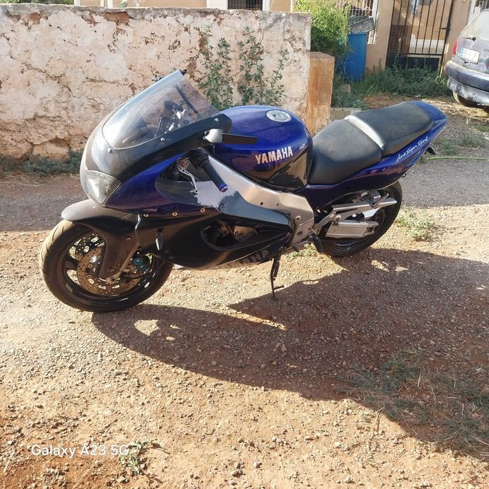 Moto yamaha thunderace 1000