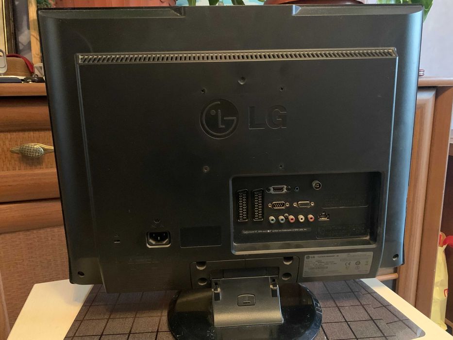 Монитор Б/У  ЖК-монитор LG Flatron M228WDP с диагональю 22"