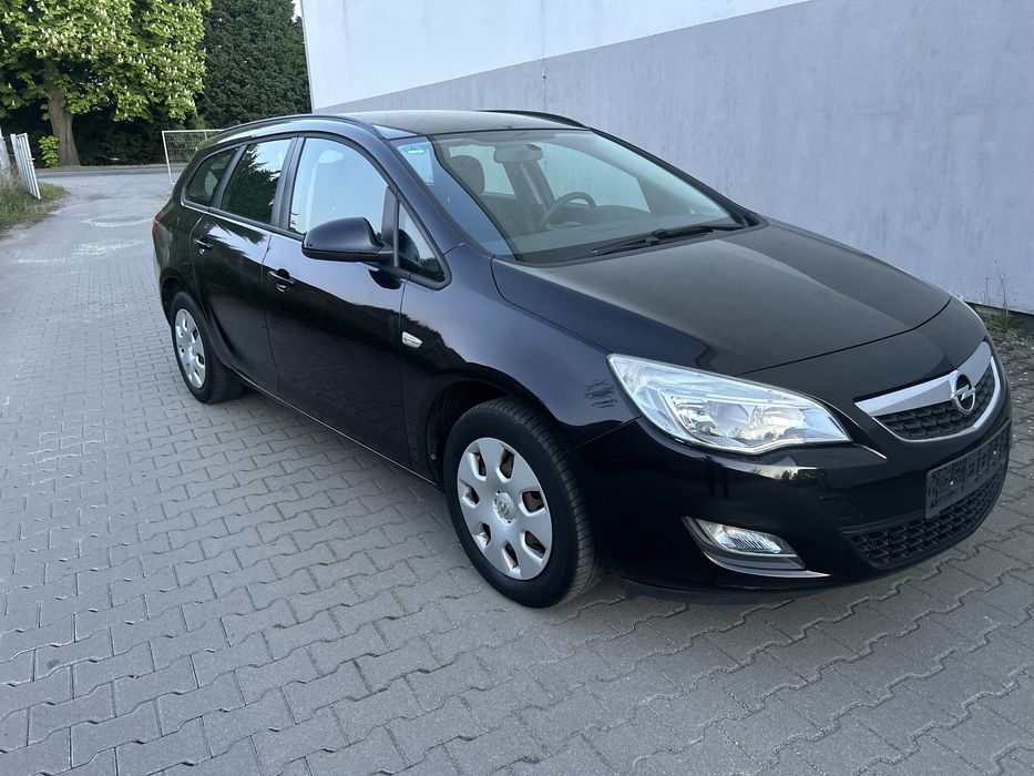 Opel Astra J 2011r 1.4 benzyna  Zadbany
