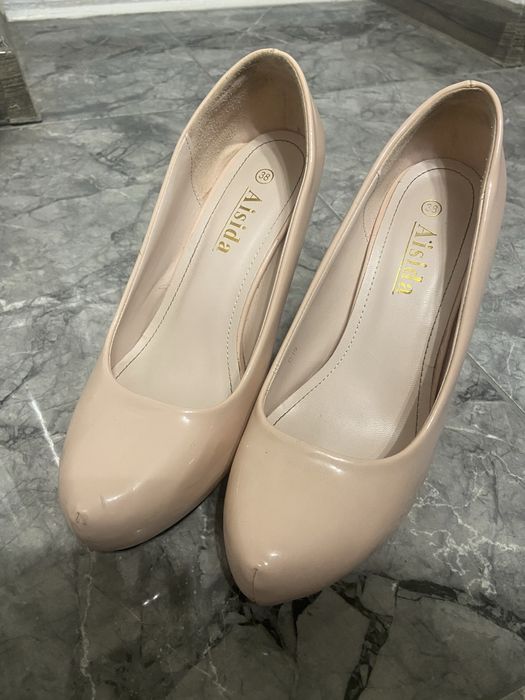 Продам туфлі на каблуку