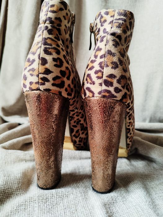 Botim Peep Toe Leopardo
