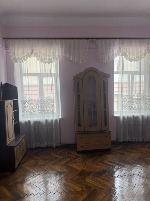 Продається 4кімнатна квартира в центрі вул. Головна