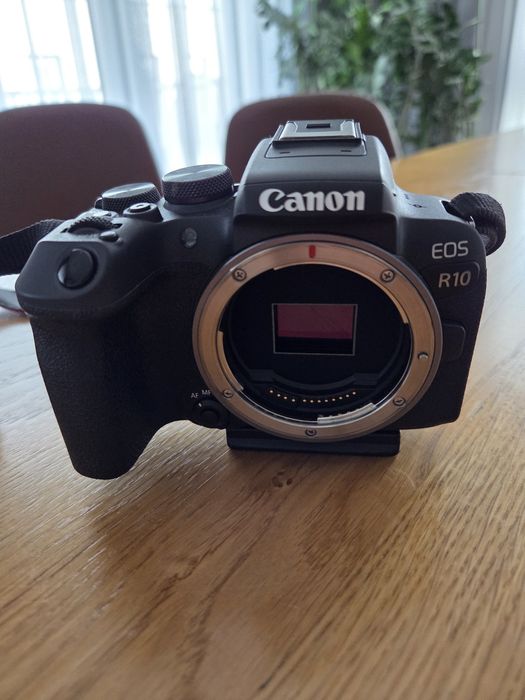 Aparat Canon EOS R10 body 2x bateria