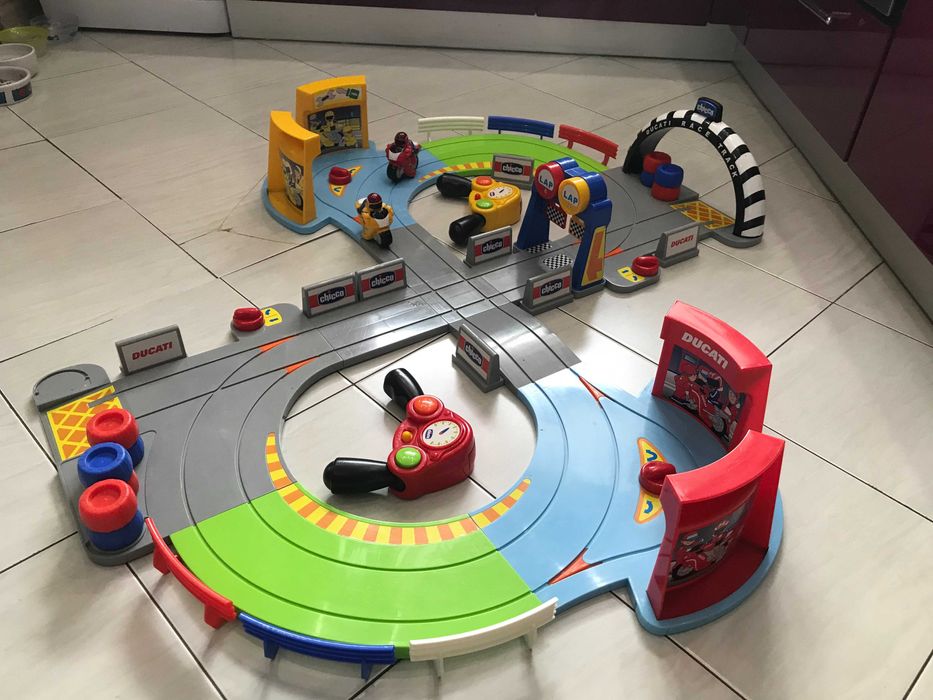 Детские машинки Chicco