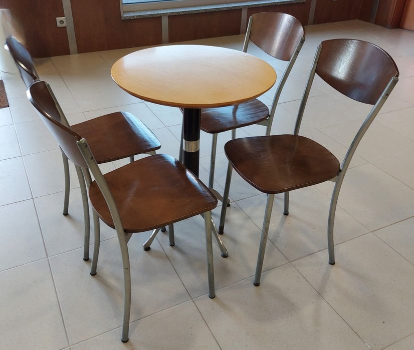 Conjunto Mesa e Cadeiras