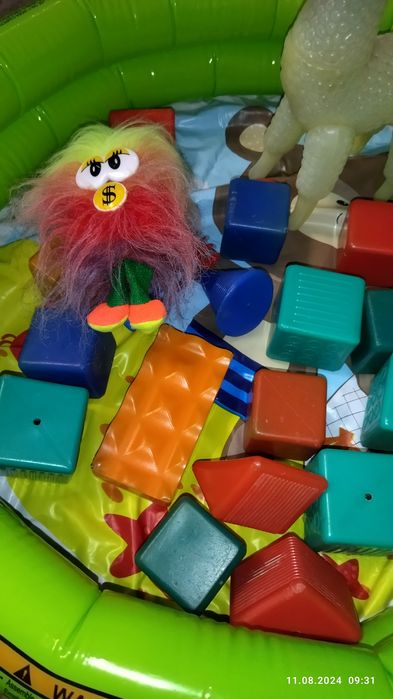 Пакет игрушек надувной бассейн Интекс  кубики