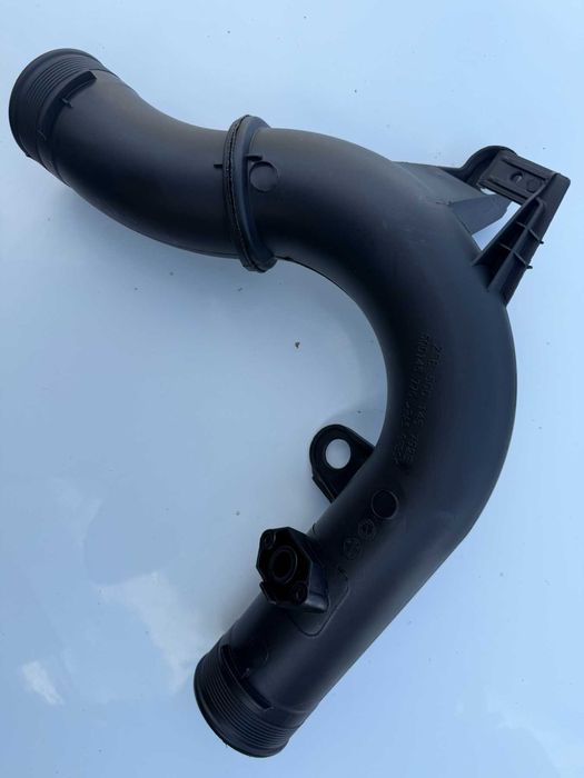 Патрубок інтеркулера правий Audi Volkswagen, аналог