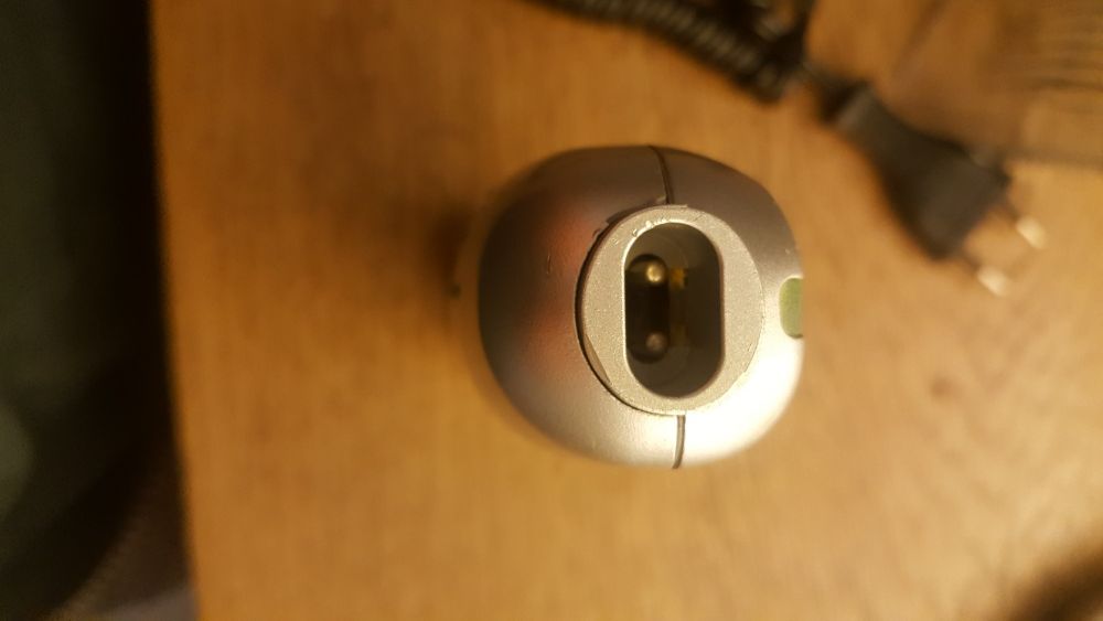 Máquina de aparar a barba e barbear Braun EP 100