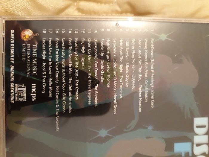 2 CDs: The Love Album e Disco Fever