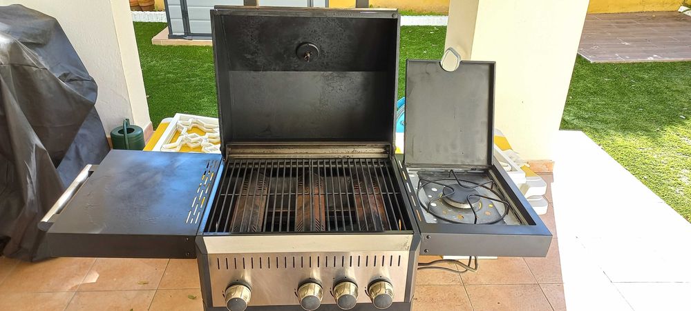 Churrasqueira a gás com 3 queimadores + 1