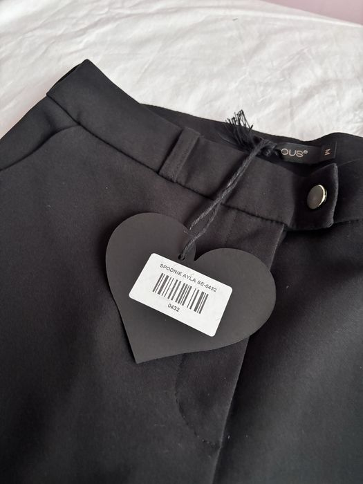 eleganckie czarne spodnie nowe cygaretki