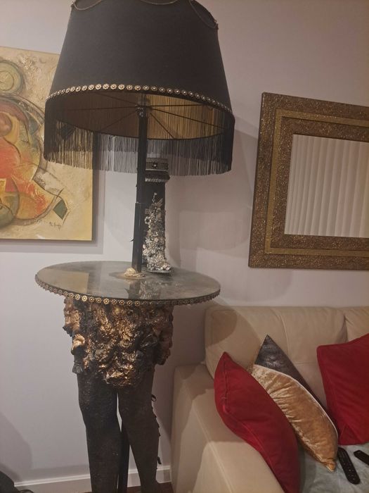 Mesa de apoio com iluminação