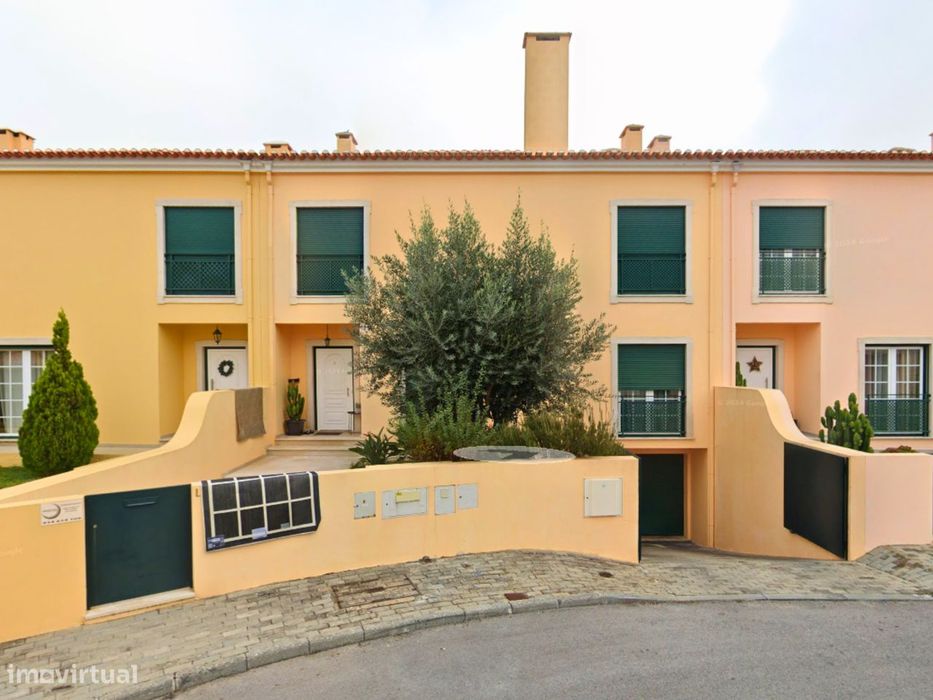 Moradia T4, garagem, jardim e quintal
