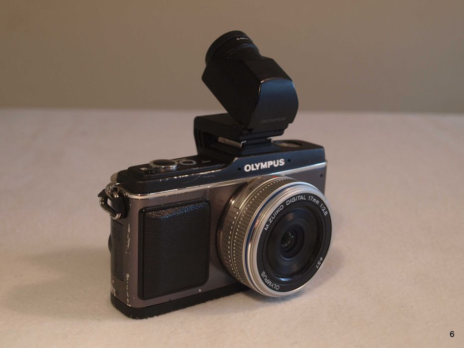 Olympus Pen E - P2 : body, obiektyw 17 mm, wizjer
