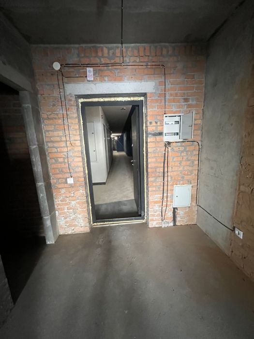 Продам 3к квартиру в Києві біля ТРЦ Ретровіль!