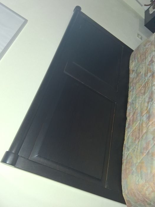 Cama preta de casal