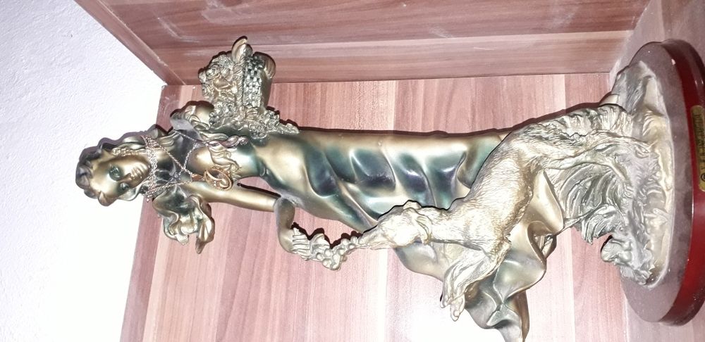 Vendo estátua de marfinite