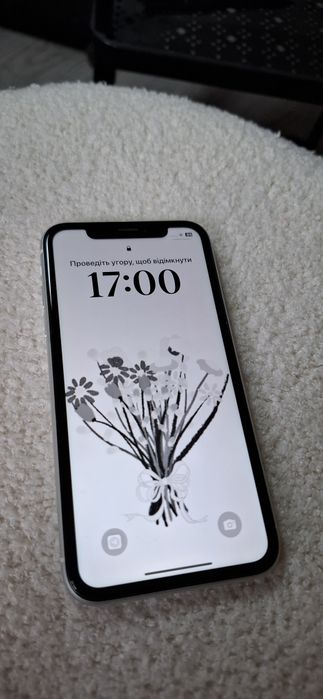 Продам iPhone XR б/у на 128 гб