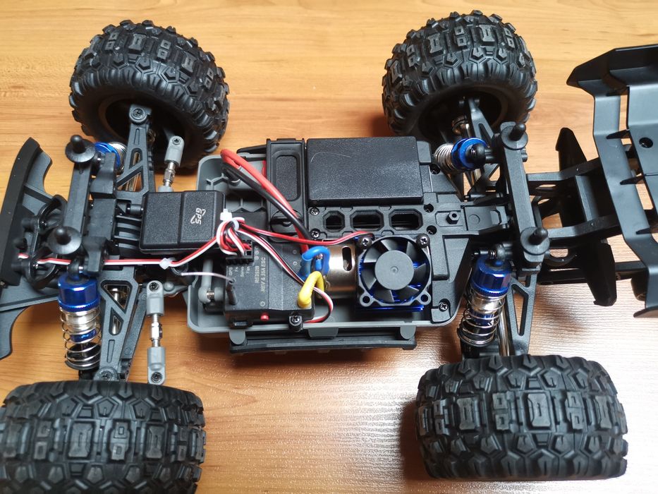 Carro RC Truggy MJX Hyper Go H16E 4x4 com módulo GPS luz led  1:16