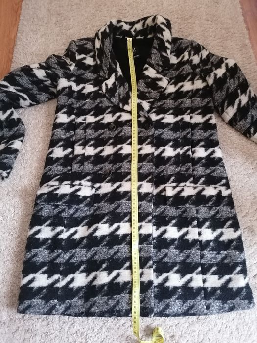 Czarno-Biały płaszcz.