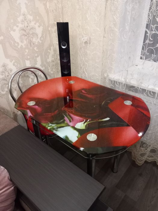 Стіл скляний новий.