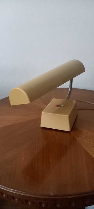 Oryginalna lampka biurkowa z lat 70 ub. wieku