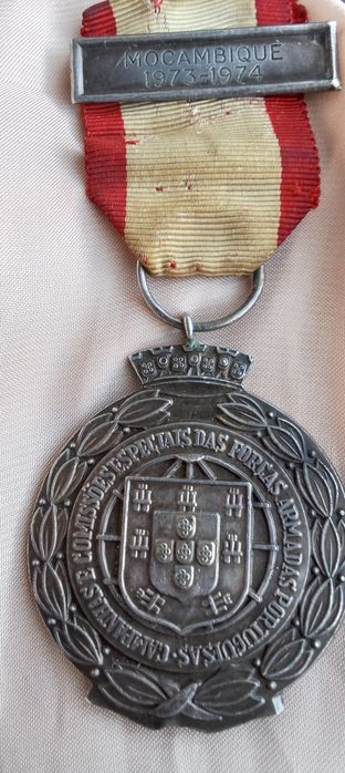 Medalha antiga das forças armadas, portes incluídos