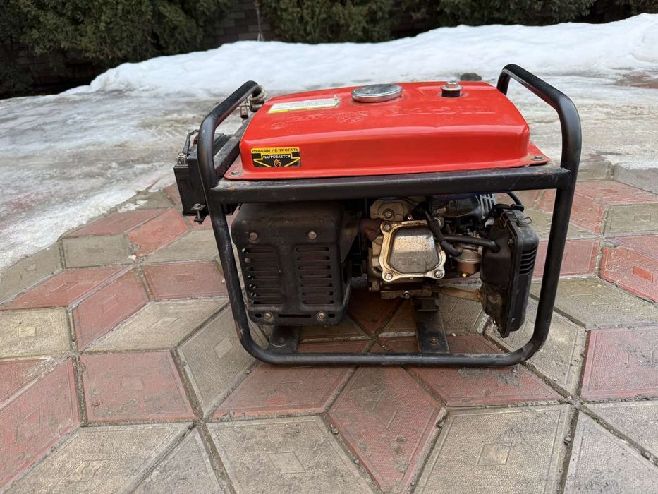 Бензиновий генератор