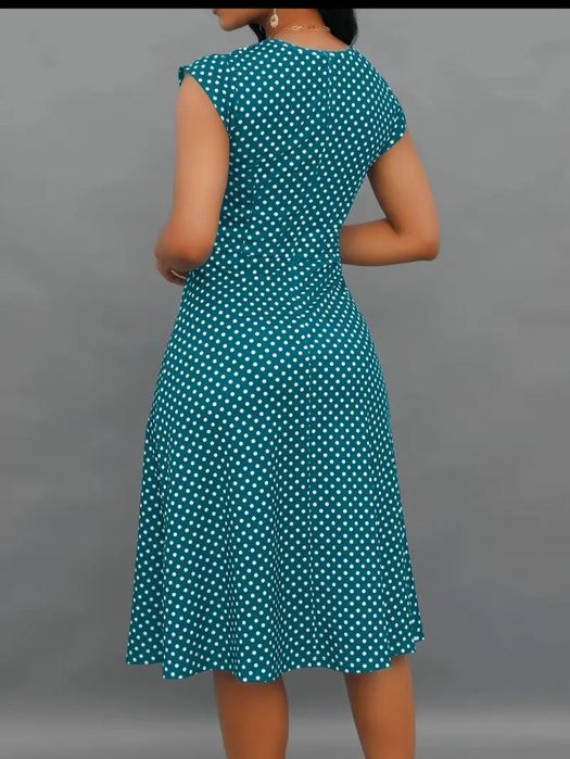 Сукня в горошок блакитна