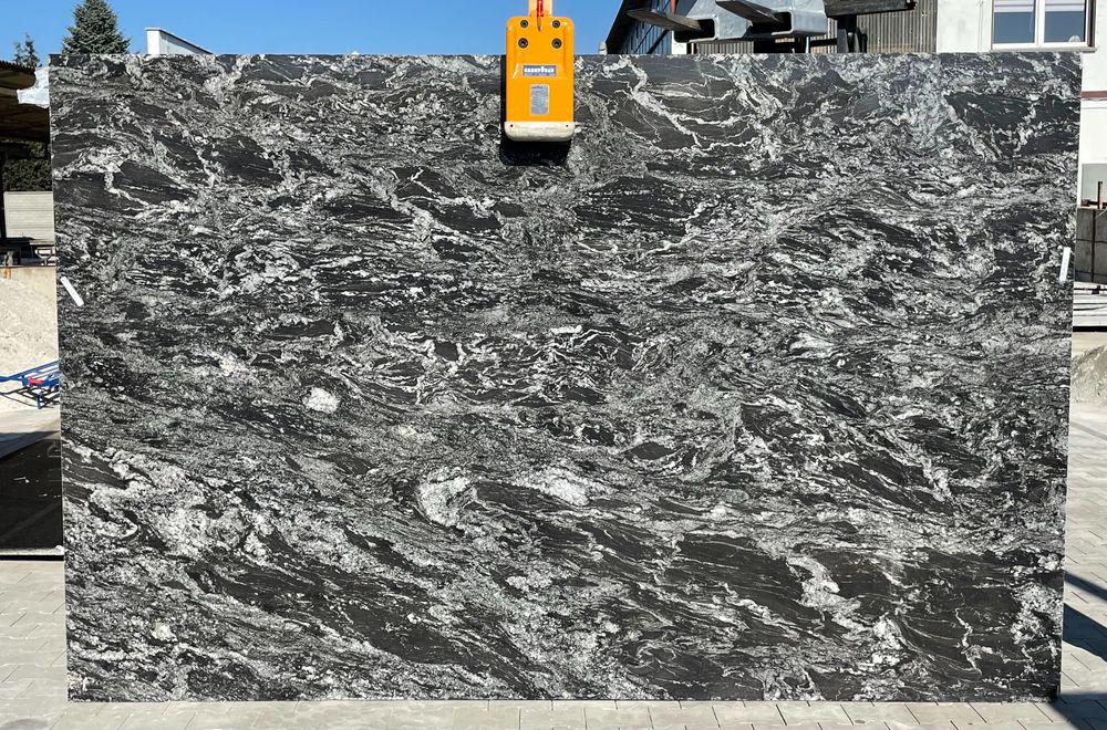 Parapety granitowe zewnętrzne wewnętrzne  blaty kuchenne stopnie