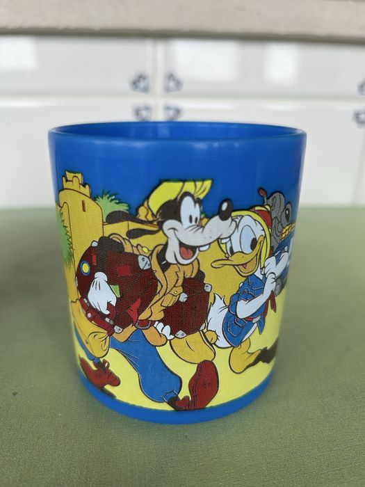 Canecas criança em plástico