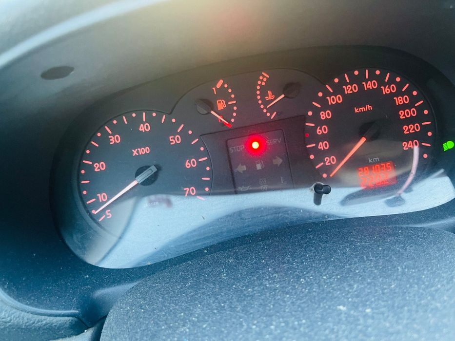Renault Clio II 1.2 Gasolina (1999)