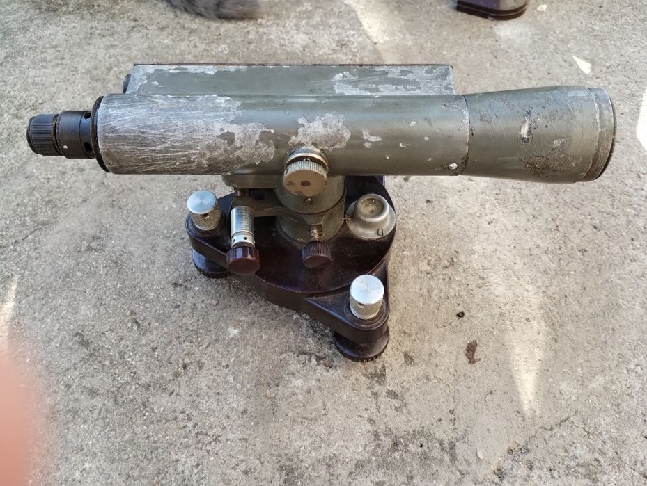 Продам невелир б/у