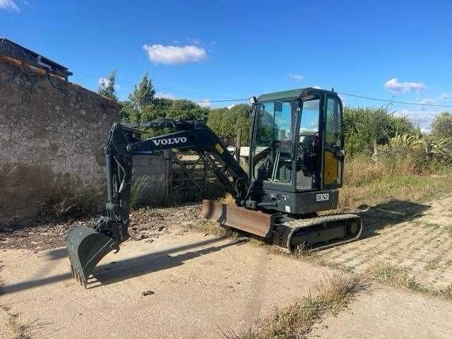 Volvo ECR25D, 2016, 3 baldes engate rápido, cert. CEE e manuais