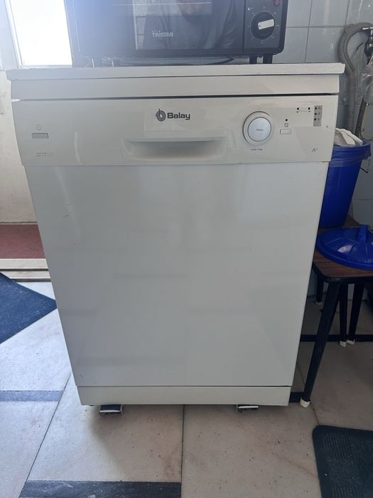 Frigorifico arca congeladora, maquina de lavar loiça, ferro de engomar