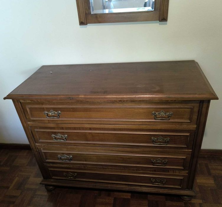 Mobiliário de Quarto em bom estado