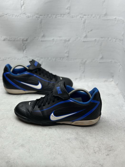 Чоловічі чорні футбольні сороконіжки Nike Total 90 42.5p