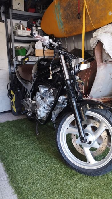 Yamaha XJ 600N clássica