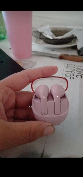 AirPods branco e roda