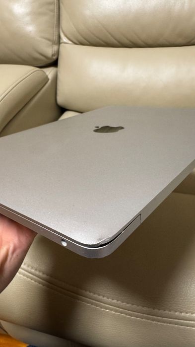 MacBook Pro 13" 2019 - 8GB / 256GB