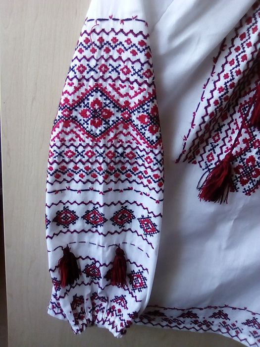 Вишиванка на дівчинку