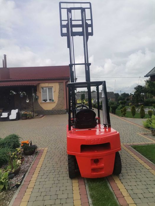 Продам навантажувач Нісан 2.5 бензин /газ