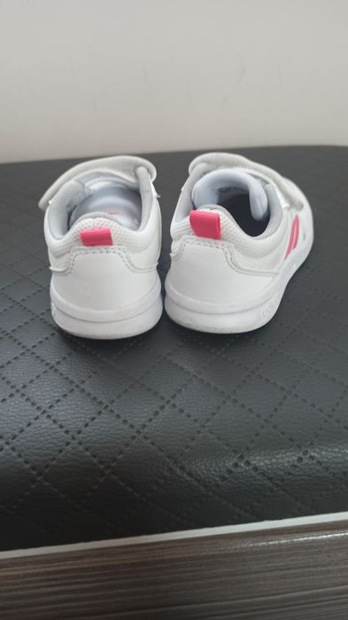 Buty dziecięce Adidas, rozmiar 26, stan idealny