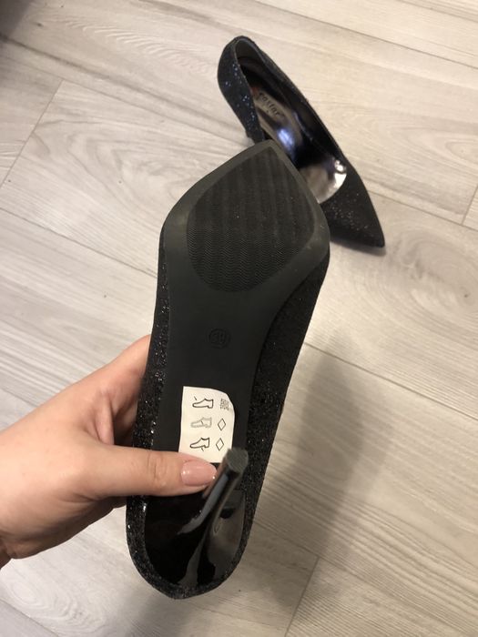 Туфлі чорні з блискітками 39 розмір