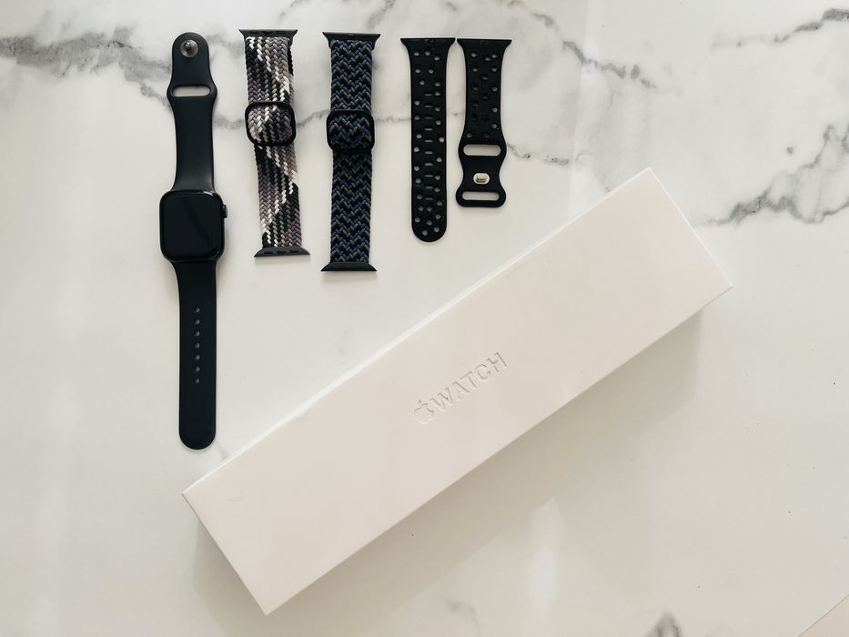 Apple Watch 8 41mm GPS zestaw z paskami