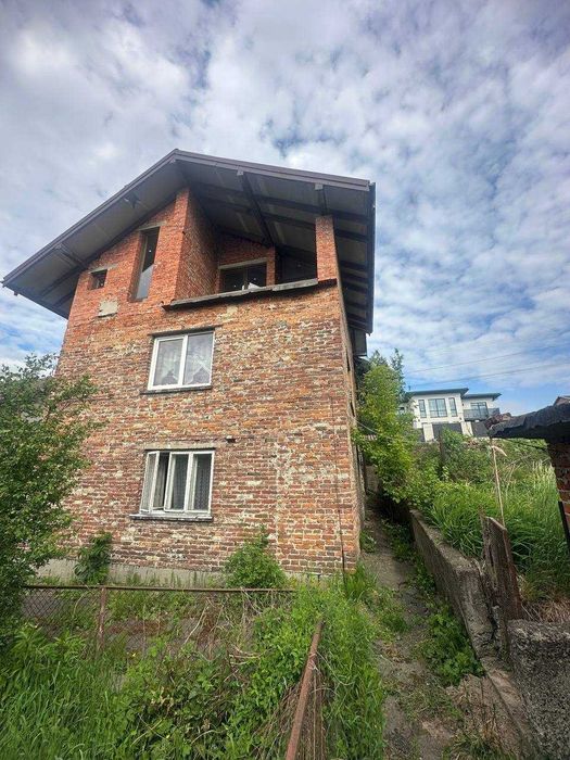 Продається  двоповерховий будинок у Львові в районі вул. Богданівська – Тракт Глинянський.