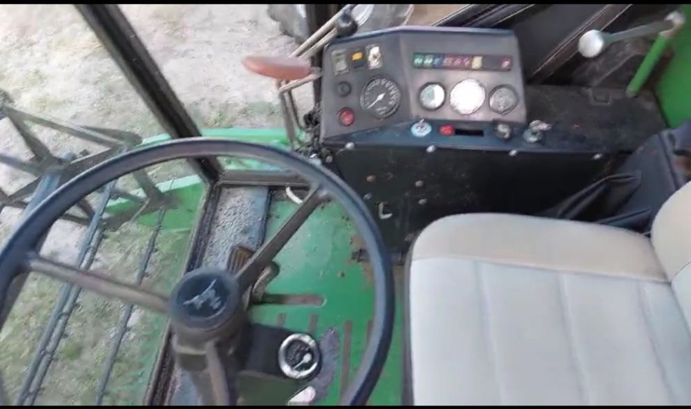 Продаю комбайн Джон дір  1042.  John Deer