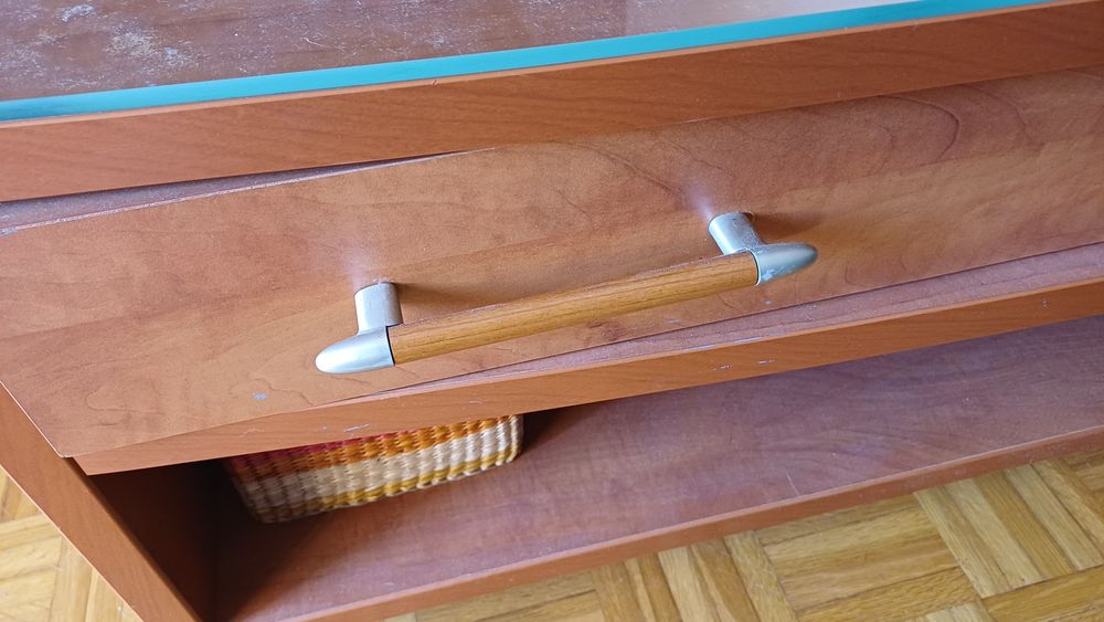 Mesa apoio em cerejeira com tampo removível em vidro