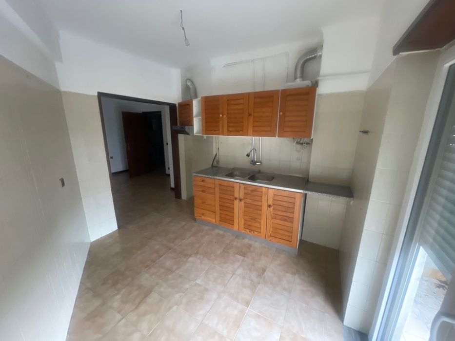Aluga-se apartamento T2 Urb. Martinhos Seia Serra da Estrela